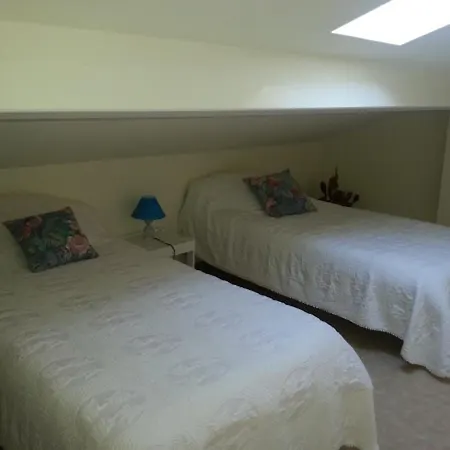Casa de Férias Charmante Maisonnette Avec Piscine Commune Proche - Fr-1-194-84