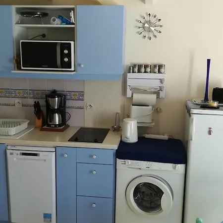 Charmante Maisonnette Avec Piscine Commune Proche - Fr-1-194-84 *