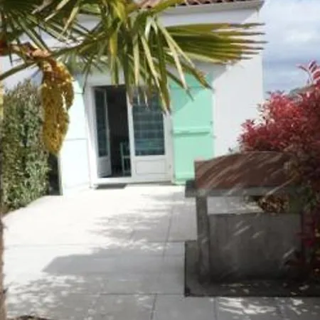 Casa de Férias Charmante Maisonnette Avec Piscine Commune Proche - Fr-1-194-84 *