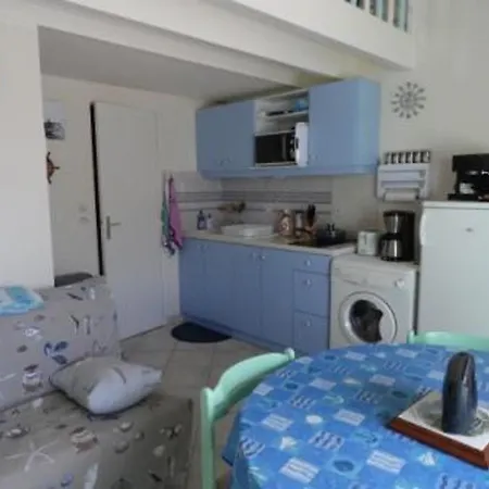 Charmante Maisonnette Avec Piscine Commune Proche - Fr-1-194-84 *